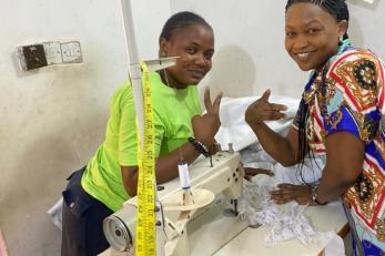 A hearing impaired student on her final project,