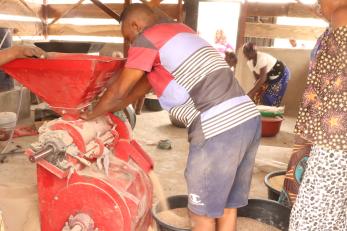 A person using a rice mill.